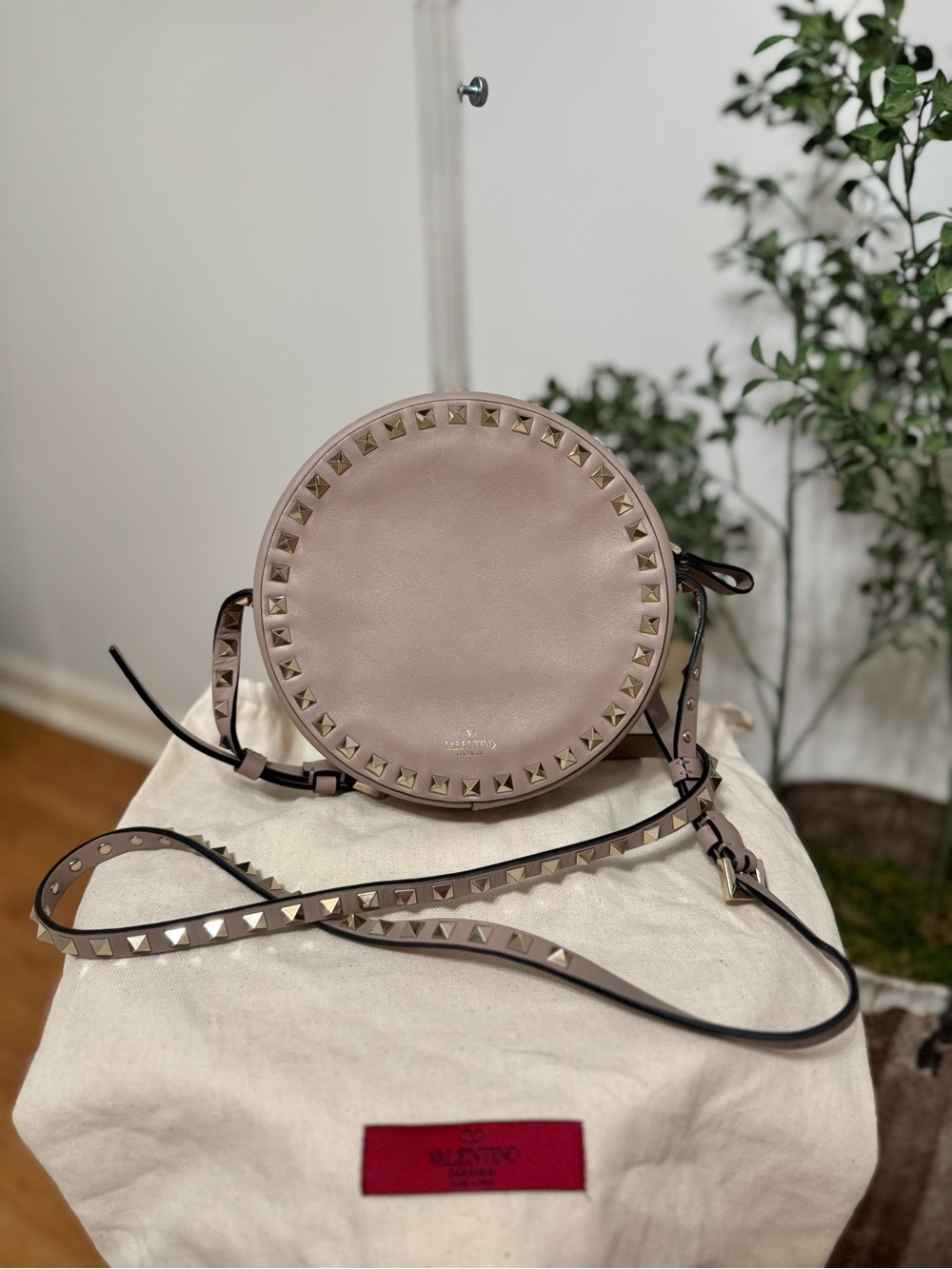 Valentino Like New Small Round Rockstud Crossbody Bag in Poudre with Cards